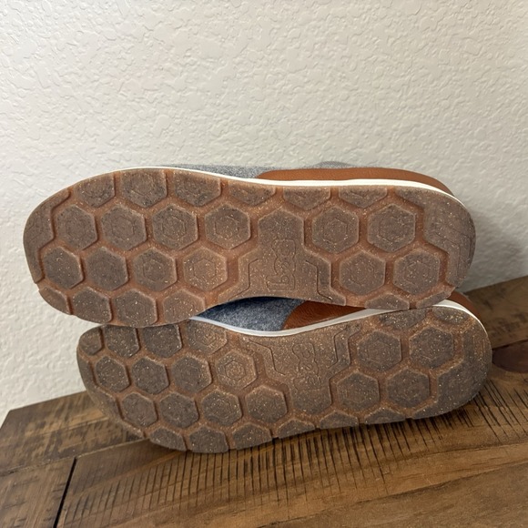 BOC Born Boots Womens 8-9 Kara Ankle Chelsea Booties Gray Faux Wool Pull On - Picture 7 of 9